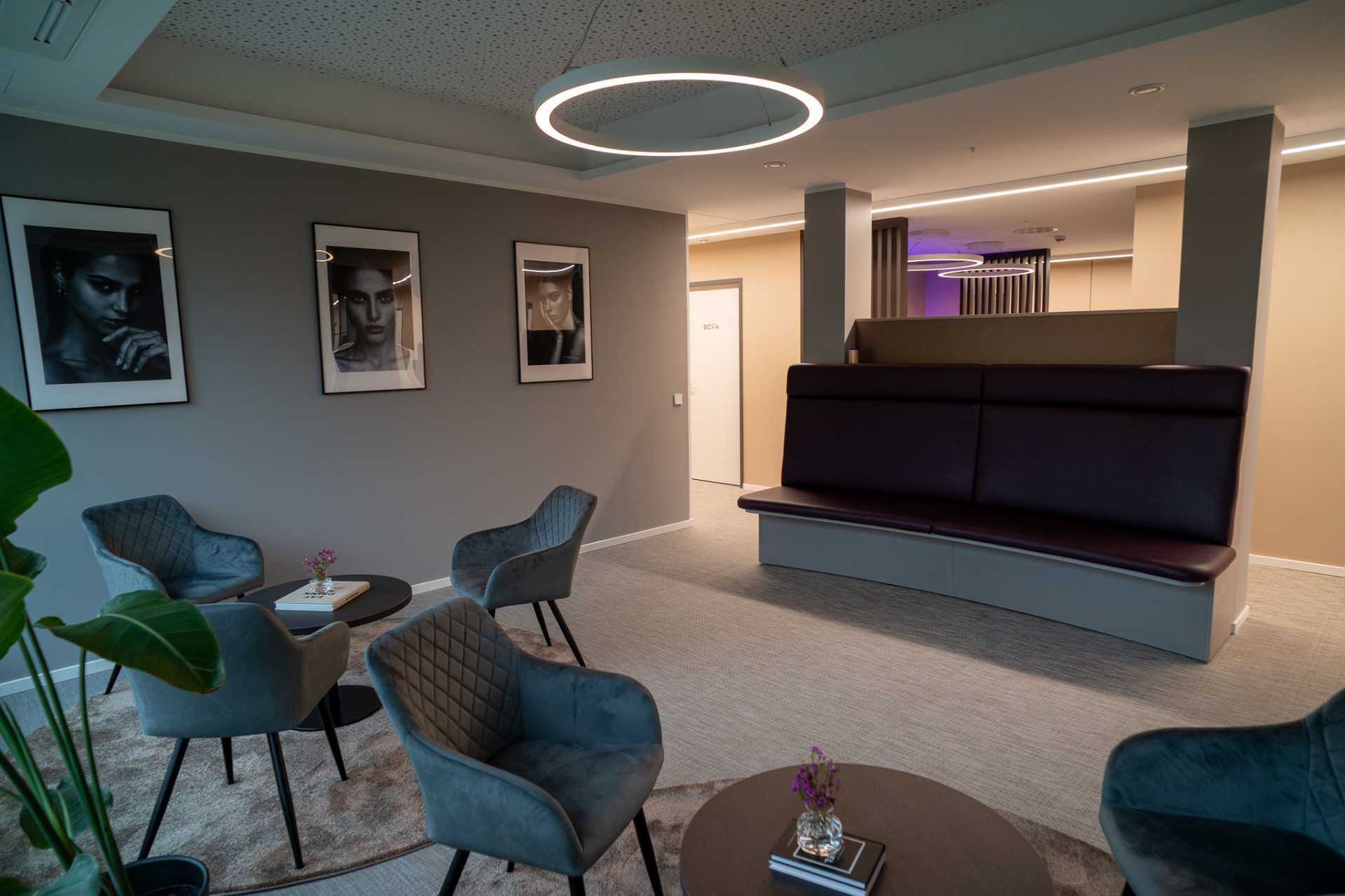 Empfangsbereich mit Loungezone